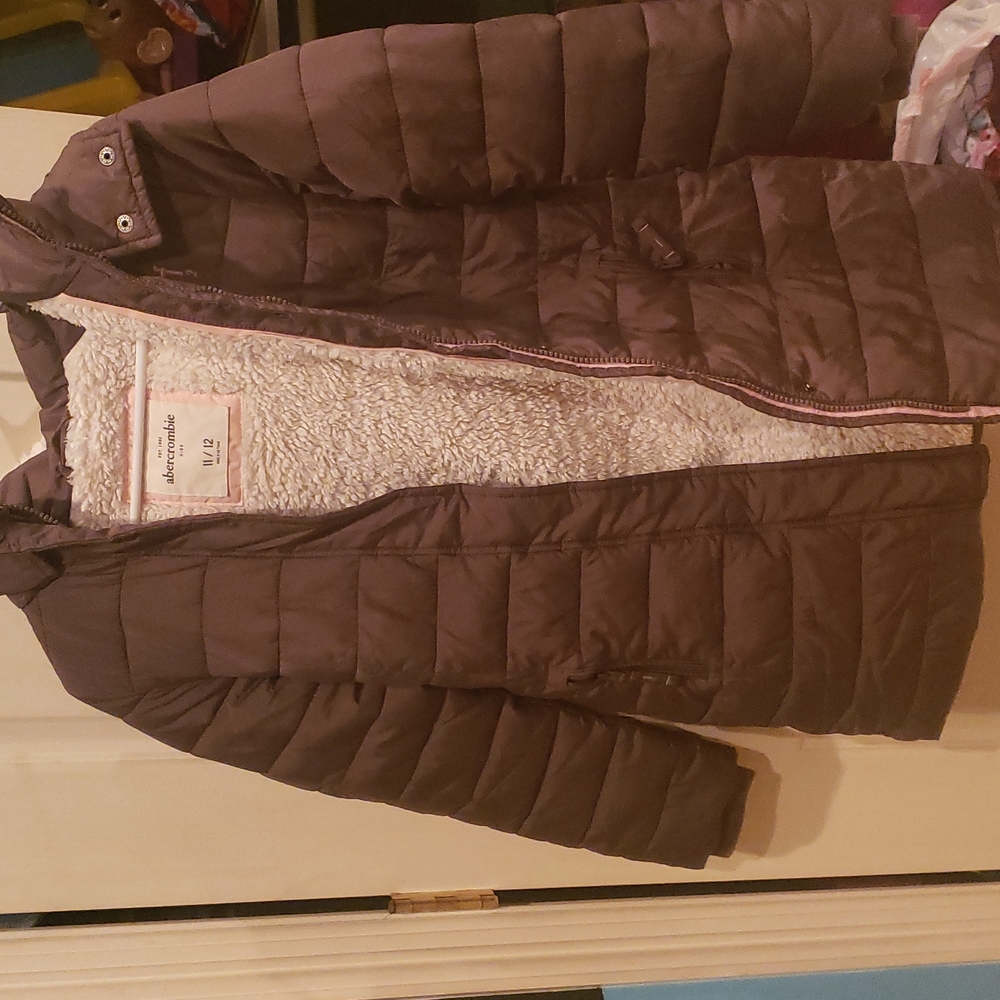 Ambercrombie girls coat. Brown with some pink.